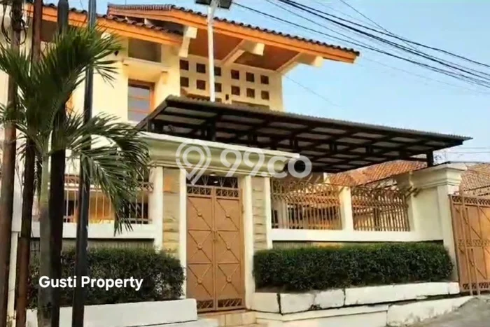 Siap Huni Hunian Elit 4 Kamar di Kebayoran Baru Dekat ke Mana Saja Siap Huni Hunian Elit 4 Kamar di Kebayoran Baru Dekat ke Mana Saja