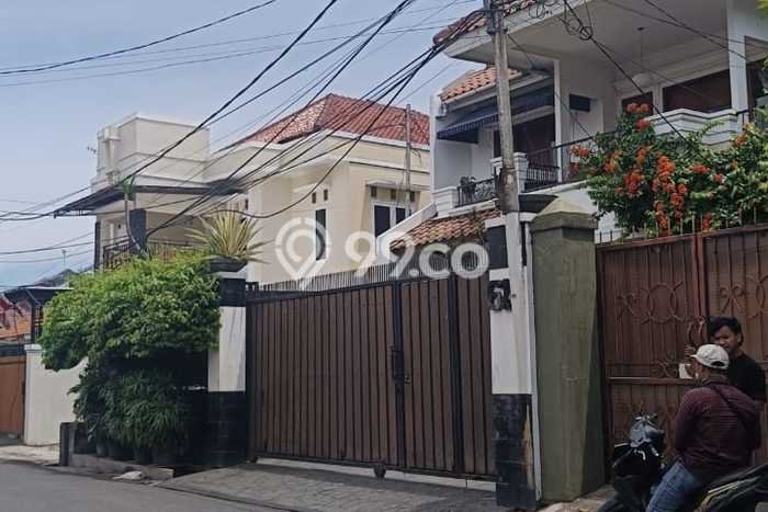Rumah Elit Modern Tanpa Renovasi di Lenteng Agung Jakarta Selatan Rumah Elit Modern Tanpa Renovasi di Lenteng Agung Jakarta Selatan