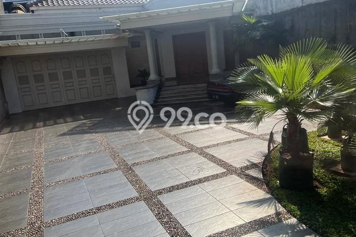 Rumah Mewah LB 600m2 Siap Huni Desain Elegan di Kemanggisan, Jakarta Barat Rumah Mewah LB 600m2 Siap Huni Desain Elegan di Kemanggisan, Jakarta Barat