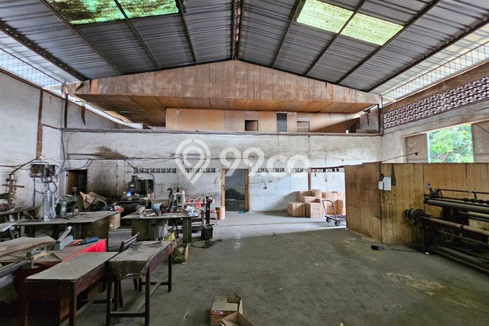 Area Ramai! Gudang Dijual di Tangerang untuk Bisnis Luas Bangunan 1800m2 Area Ramai! Gudang Dijual di Tangerang untuk Bisnis Luas Bangunan 1800m2