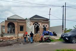 Rumah LT 105m2m² / LB 45m2m² Fasilitas Jogging Track di Tembalang, Semarang Rumah LT 105m2m² / LB 45m2m² Fasilitas Jogging Track di Tembalang, Semarang