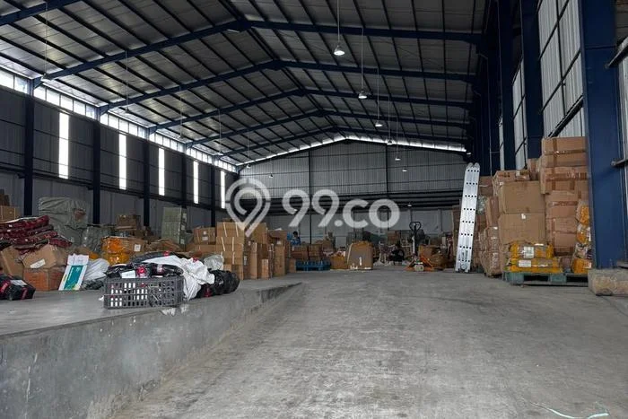 Unit Gudang Disewakan di Kapuk di Area Ramai & Strategis Unit Gudang Disewakan di Kapuk di Area Ramai & Strategis