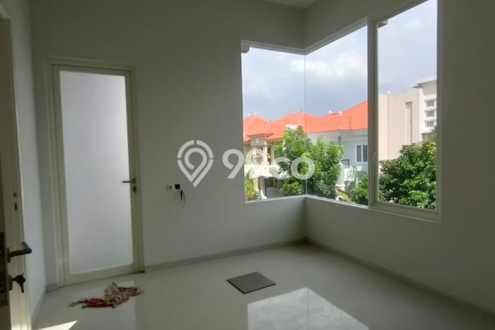 Dijual Rumah Premium dengan Fasilitas Sekitar Lengkap di Sukolilo, Surabaya Dijual Rumah Premium dengan Fasilitas Sekitar Lengkap di Sukolilo, Surabaya