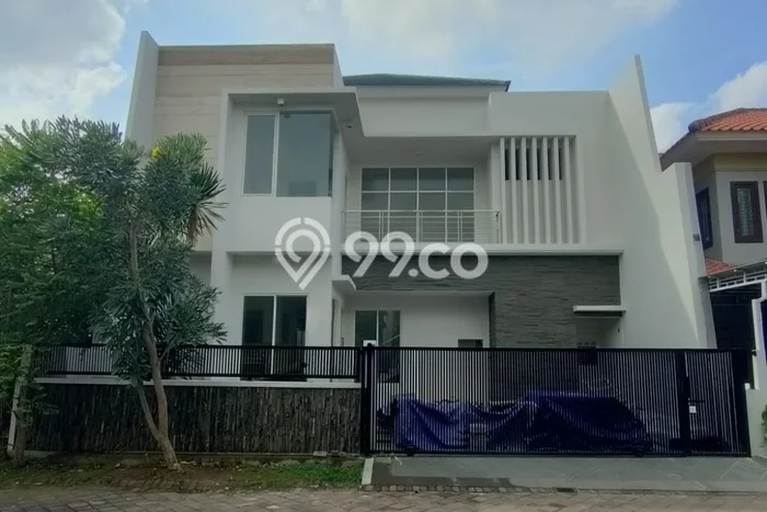 Dijual Rumah Premium dengan Fasilitas Sekitar Lengkap di Sukolilo, Surabaya Dijual Rumah Premium dengan Fasilitas Sekitar Lengkap di Sukolilo, Surabaya