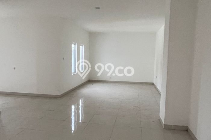 LOKASI STRATEGIS! Gudang di Pinang, Luas 700m², Area Komersial, Jalan Utama LOKASI STRATEGIS! Gudang di Pinang, Luas 700m², Area Komersial, Jalan Utama