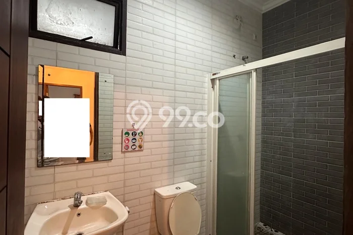 BEST LOCATION! Rumah di Kota Wisata, Dekat Stasiun, 4 KT, LT 330m² LB 200m² BEST LOCATION! Rumah di Kota Wisata, Dekat Stasiun, 4 KT, LT 330m² LB 200m²