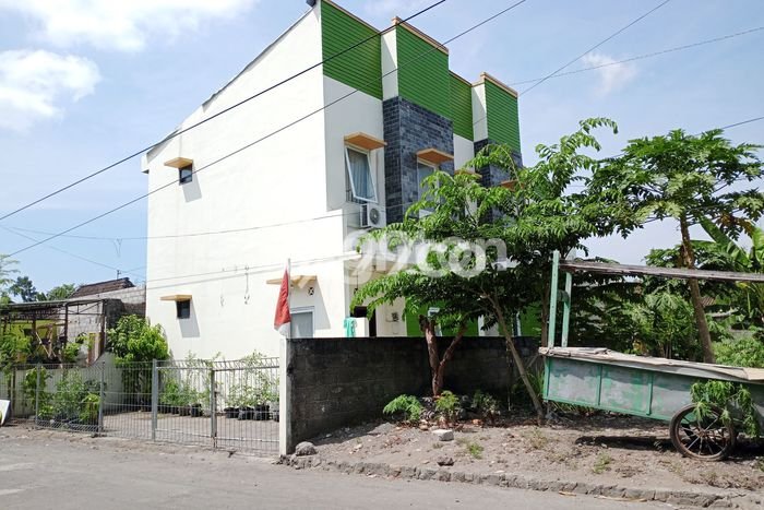 Unit Komersial Dijual di Sleman LT 200m2 & LB 256m2 Unit Komersial Dijual di Sleman LT 200m2 & LB 256m2