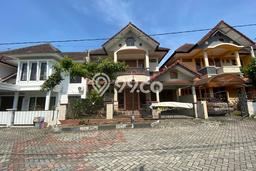 HUNIAN EKSKLUSIF! Rumah di Condong Catur, 4 KM, Konsep Modern, Luas 200m2m² LB 175m2m² HUNIAN EKSKLUSIF! Rumah di Condong Catur, 4 KM, Konsep Modern, Luas 200m2m² LB 175m2m²