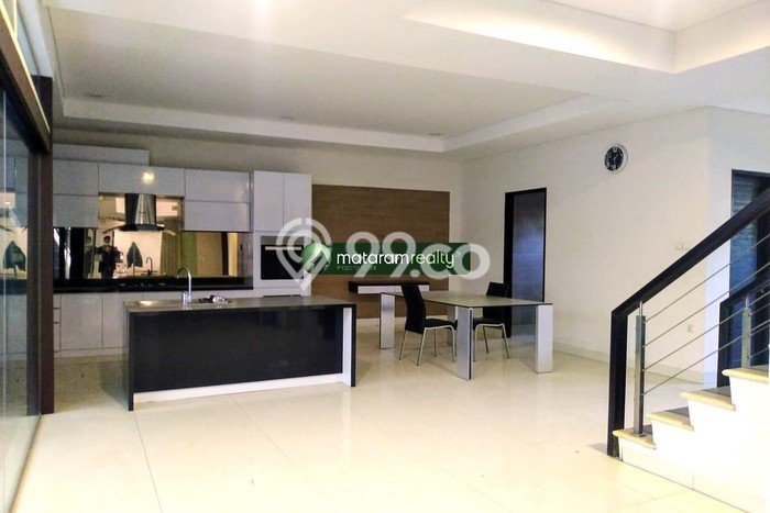 Ready to Use! Premium House LT 495m2 Desain Modern di Setra Sari Ready to Use! Premium House LT 495m2 Desain Modern di Setra Sari