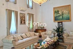 Hunian Elit LB 500m2 Siap Pakai Desain Elegan di Pondok Indah, Jakarta Selatan Hunian Elit LB 500m2 Siap Pakai Desain Elegan di Pondok Indah, Jakarta Selatan