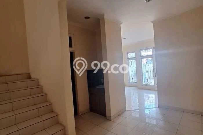 Rumah Disewakan Jakarta Barat LT 144m2 LB 200m2 Area Green garden Rumah Disewakan Jakarta Barat LT 144m2 LB 200m2 Area Green garden