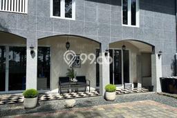 Ready to Use! Luxury House LT 700m2 Desain Modern di Setiabudi Ready to Use! Luxury House LT 700m2 Desain Modern di Setiabudi