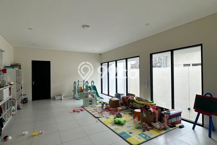 Rumah Elit Modern Siap Huni di Pasteur Bandung Rumah Elit Modern Siap Huni di Pasteur Bandung