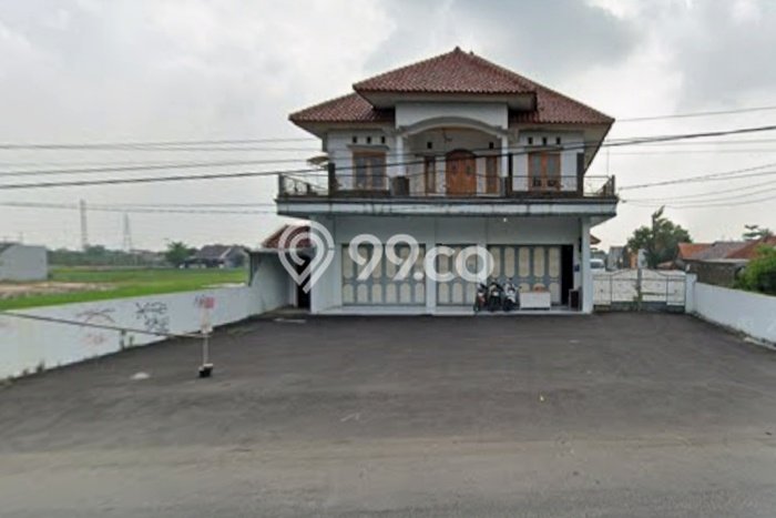 Ruko disewakan di Sumber Cirebon dengan luas bangunan 350m2 Ruko disewakan di Sumber Cirebon dengan luas bangunan 350m2