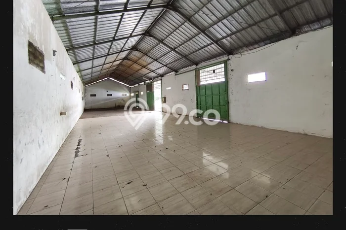 Unit Gudang Disewa Lokasi Sumber, Cirebon Spesifikasi Luas Bangunan 700m2 Unit Gudang Disewa Lokasi Sumber, Cirebon Spesifikasi Luas Bangunan 700m2