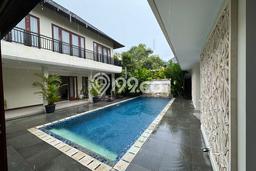 DIJUAL! Vila Kawasan , Area 461m2m², Posisi Strategis DIJUAL! Vila Kawasan , Area 461m2m², Posisi Strategis