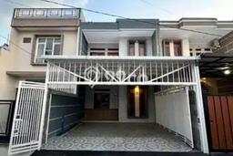 Disewakan! Rumah 5 Kamar Tidur &
4 Kamar Mandi di Turangga, Bandung Disewakan! Rumah 5 Kamar Tidur &
4 Kamar Mandi di Turangga, Bandung