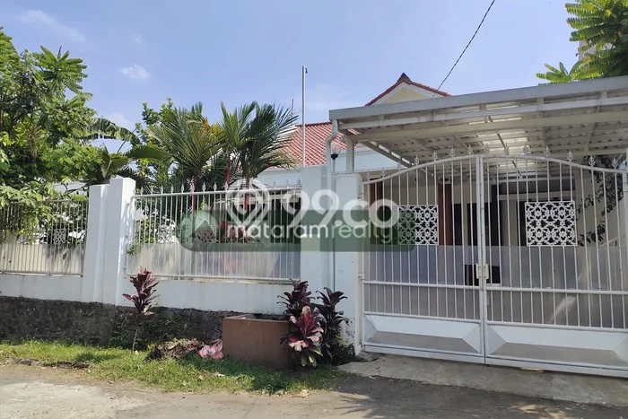 Rumah Disewakan Bandung LT 480m2 LB 460m2 Kawasan Geger Kalong Rumah Disewakan Bandung LT 480m2 LB 460m2 Kawasan Geger Kalong
