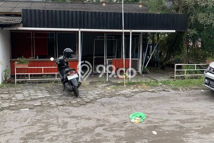 Unit Komersial Disewa Lokasi Ngaglik, Sleman Spesifikasi Luas Bangunan 100m2 Unit Komersial Disewa Lokasi Ngaglik, Sleman Spesifikasi Luas Bangunan 100m2