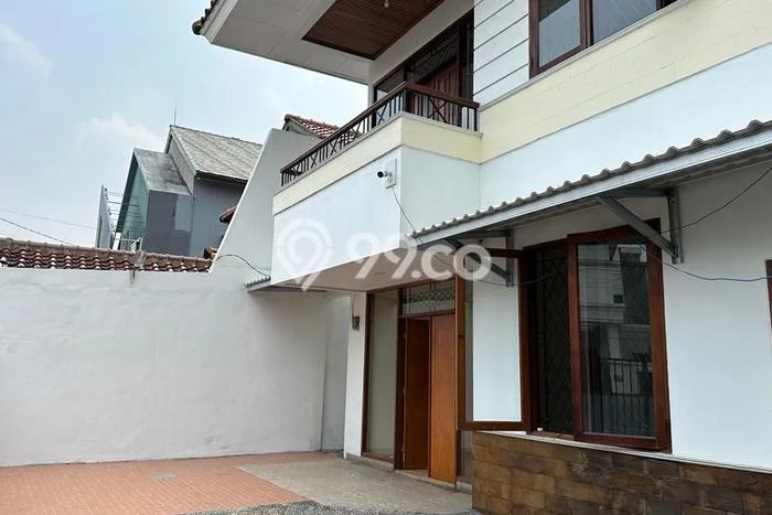 For Sale! Luxury House LT 231m2 Desain Modern di Senayan For Sale! Luxury House LT 231m2 Desain Modern di Senayan