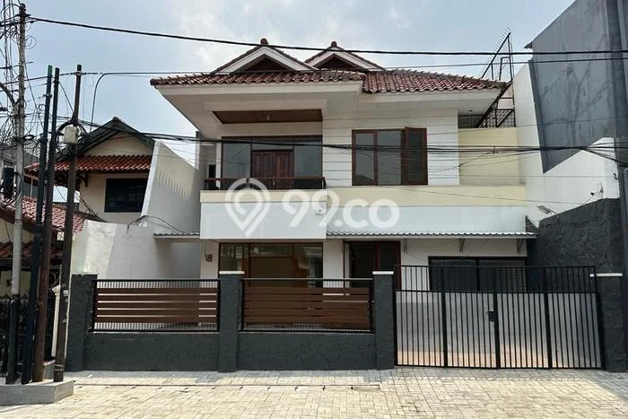 For Sale! Luxury House LT 231m2 Desain Modern di Senayan For Sale! Luxury House LT 231m2 Desain Modern di Senayan