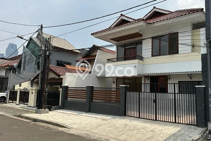 For Sale! Luxury House LT 231m2 Desain Modern di Senayan For Sale! Luxury House LT 231m2 Desain Modern di Senayan