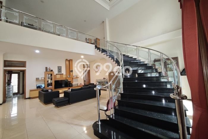 Rumah Luxury Modern Tanpa Renovasi di Mekar Wangi Bandung Rumah Luxury Modern Tanpa Renovasi di Mekar Wangi Bandung