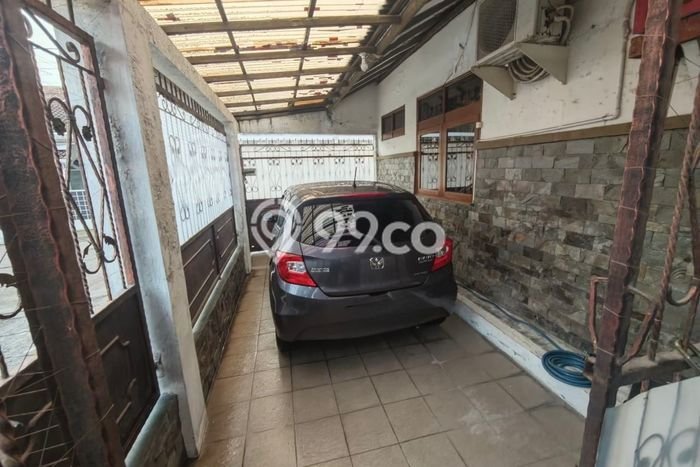 Rumah Modern 3 KT LT 164m2 di Taman Kopo Indah Rumah Modern 3 KT LT 164m2 di Taman Kopo Indah