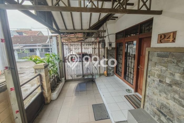 Rumah Modern 3 KT LT 164m2 di Taman Kopo Indah Rumah Modern 3 KT LT 164m2 di Taman Kopo Indah