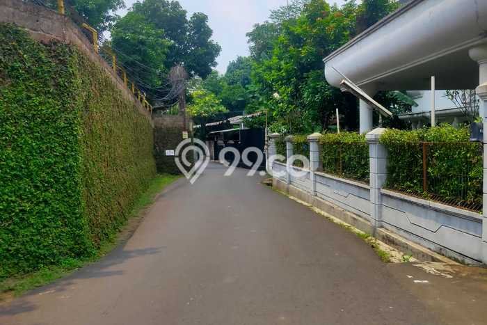 For Sale! Luxury House LT 300m2 Desain Elegan di Pondok Labu For Sale! Luxury House LT 300m2 Desain Elegan di Pondok Labu