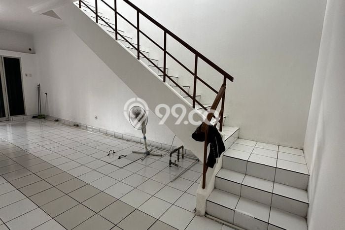 Ruko Disewakan di Area Ramai Cikarang Pusat, Bekasi Ruko Disewakan di Area Ramai Cikarang Pusat, Bekasi