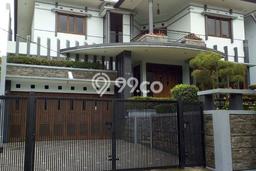 SIAP HUNI! Rumah Strategis di Coblong, LT 577m2m² LB 550m2m² SIAP HUNI! Rumah Strategis di Coblong, LT 577m2m² LB 550m2m²
