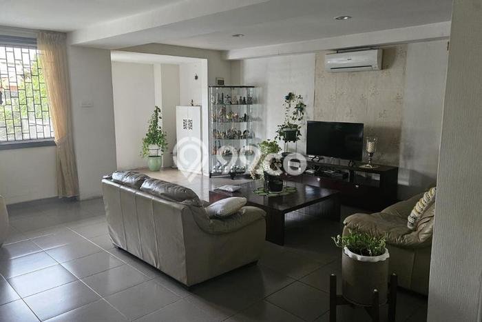 Ruko Dijual di Kebon Jeruk LT 176m2, LB 417m2 untuk Investasi Ruko Dijual di Kebon Jeruk LT 176m2, LB 417m2 untuk Investasi
