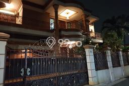 Rumah Mewah Siap Huni LT 67500m2 di Kebon Jeruk, Jakarta Barat Rumah Mewah Siap Huni LT 67500m2 di Kebon Jeruk, Jakarta Barat