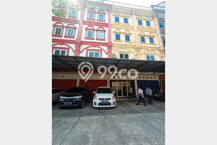 Disewakan Ruko di Kawasan Ramai Roxy Luas 135m2 Disewakan Ruko di Kawasan Ramai Roxy Luas 135m2