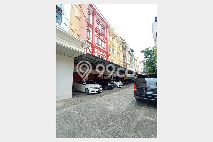 Disewakan Ruko di Kawasan Ramai Roxy Luas 135m2 Disewakan Ruko di Kawasan Ramai Roxy Luas 135m2