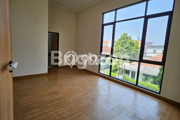 Dijual Rumah 4 Kamar Lokasi Ideal Bagus dan Strategis di Batununggal Dijual Rumah 4 Kamar Lokasi Ideal Bagus dan Strategis di Batununggal