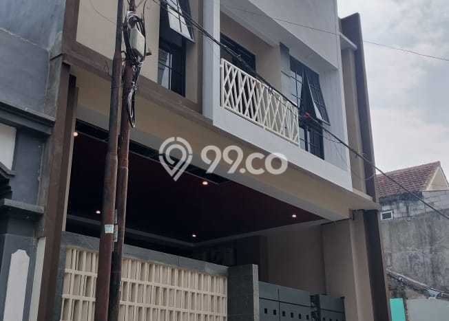 For Sale! Luxury House LT 178m2 Desain Elegan di Malang Kota For Sale! Luxury House LT 178m2 Desain Elegan di Malang Kota