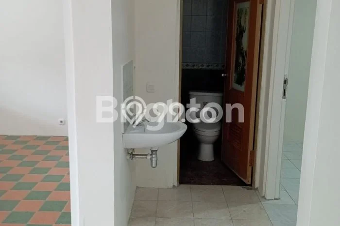 For Sale Rumah 2 Kamar Lokasi Ideal Bagus dan Strategis di Karawaci For Sale Rumah 2 Kamar Lokasi Ideal Bagus dan Strategis di Karawaci
