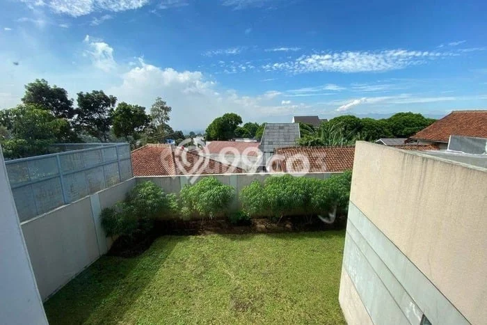 Jual Rumah Luas Elegan Dengan View Cantik di Setiabudi, Bandung Jual Rumah Luas Elegan Dengan View Cantik di Setiabudi, Bandung