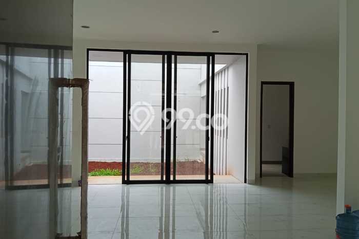 Rumah Strategis di Pantai Indah Kapuk 2, 3 KM, Lingkungan Nyaman, LT 200m² Bangunan 280m² Rumah Strategis di Pantai Indah Kapuk 2, 3 KM, Lingkungan Nyaman, LT 200m² Bangunan 280m²