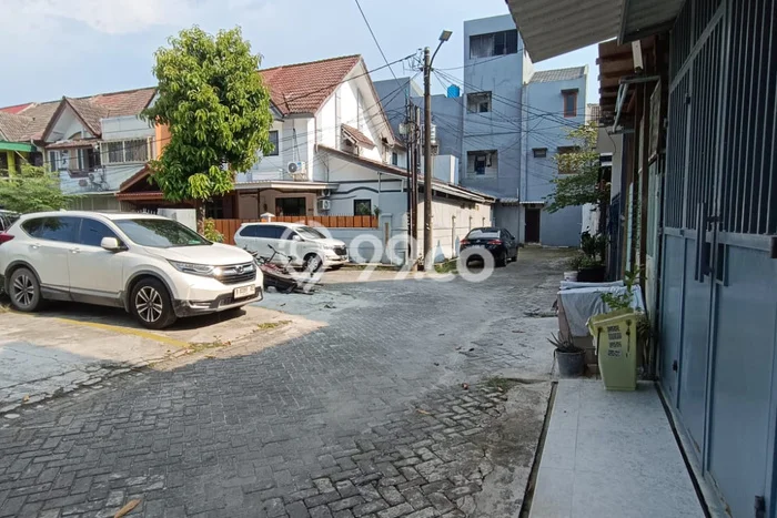 Rumah Elit Modern Tanpa Renovasi di Taman Palem Jakarta Barat Rumah Elit Modern Tanpa Renovasi di Taman Palem Jakarta Barat