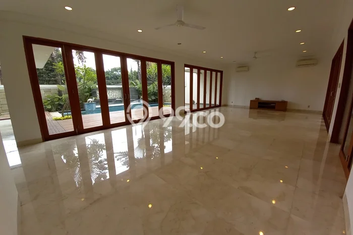 Sewa Rumah Nyaman LT 525m2 / LB 491m2 di Cipete, Jakarta Selatan Sewa Rumah Nyaman LT 525m2 / LB 491m2 di Cipete, Jakarta Selatan