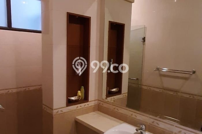 Sewa Rumah Nyaman LT 700m2 / LB 350m2 di Kemang, Jakarta Selatan Sewa Rumah Nyaman LT 700m2 / LB 350m2 di Kemang, Jakarta Selatan