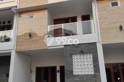 For Sale Hunian Rumah Terawat 3 Kamar di Bintaro, Tangerang Selatan For Sale Hunian Rumah Terawat 3 Kamar di Bintaro, Tangerang Selatan