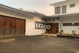 Ready to Use! Luxury House LT 1093m2 Desain Modern di Pejaten Ready to Use! Luxury House LT 1093m2 Desain Modern di Pejaten