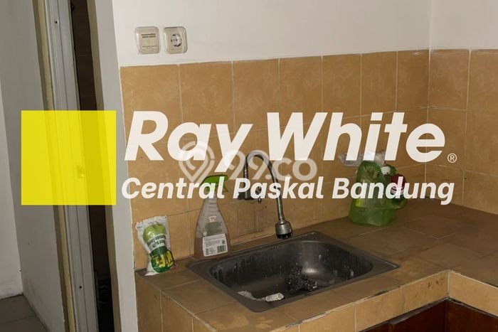 Ruko For Rent Kawasan , Luas 200m2m², Area Bisnis, Jalan Utama Ruko For Rent Kawasan , Luas 200m2m², Area Bisnis, Jalan Utama