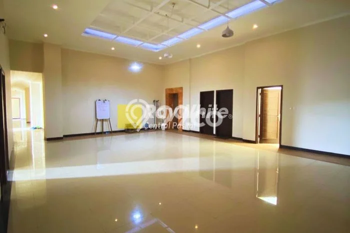 INVESTASI POTENSIAL! Kantor di Peta, Luas 1700m2m², Tingkat ROI Tinggi INVESTASI POTENSIAL! Kantor di Peta, Luas 1700m2m², Tingkat ROI Tinggi