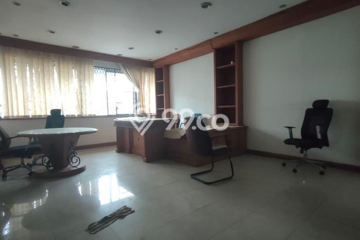 Disewakan Ruko di Kawasan Ramai Roxy Luas 400m2 Disewakan Ruko di Kawasan Ramai Roxy Luas 400m2
