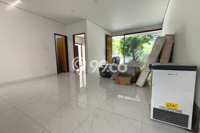 Disewakan! Rumah 3 Kamar Tidur &
2 Kamar Mandi di Tomang, Jakarta Barat Disewakan! Rumah 3 Kamar Tidur &
2 Kamar Mandi di Tomang, Jakarta Barat
